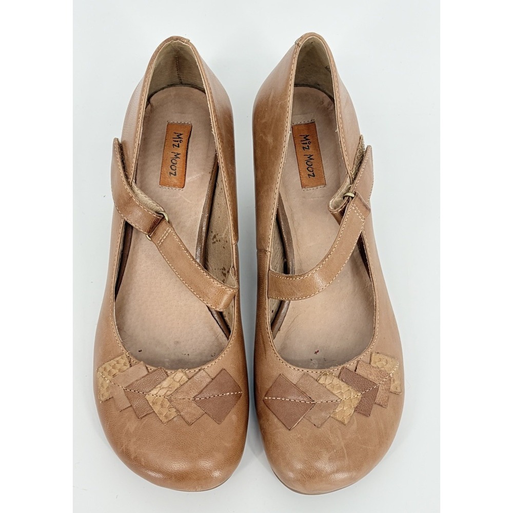 Miz Mooz Mary Jane Heels Size 8.5 Leather Stacked Heel Toe Accents